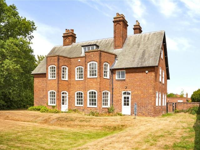8 bedroom detached house for sale