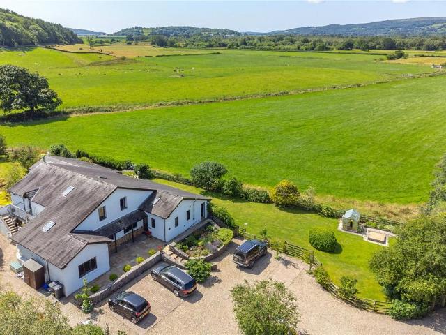 8 bedroom detached house for sale