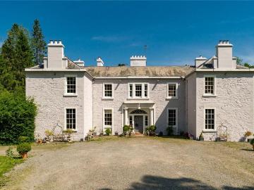 8 bedroom detached house for sale
