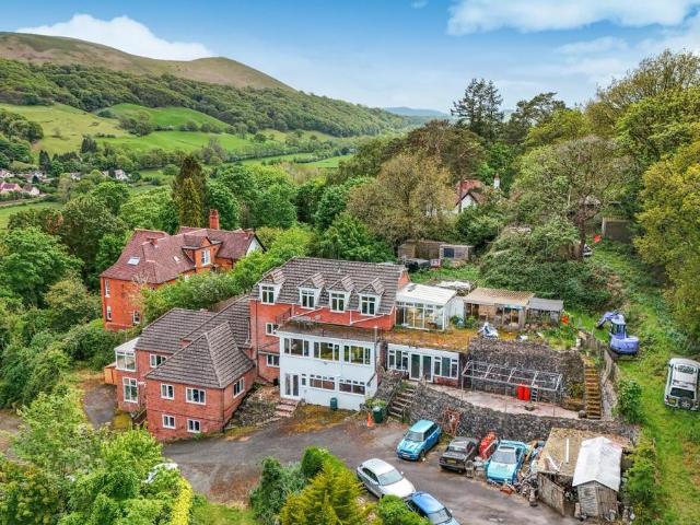 8 bedroom detached house for sale