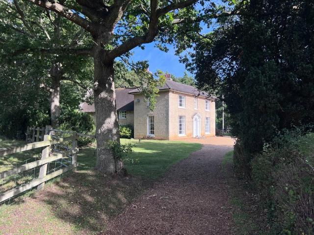 8 bedroom detached house for sale