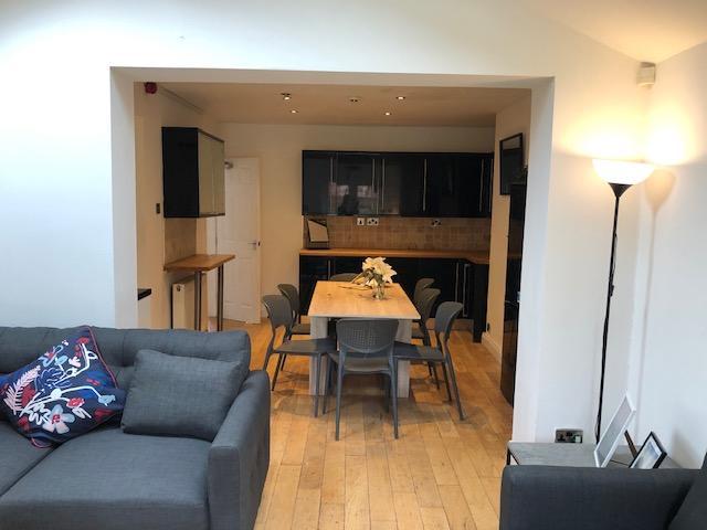 8 bedroom Detached house To Let
