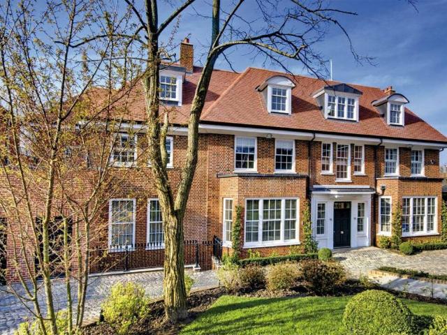8 bedroom detached house to rent