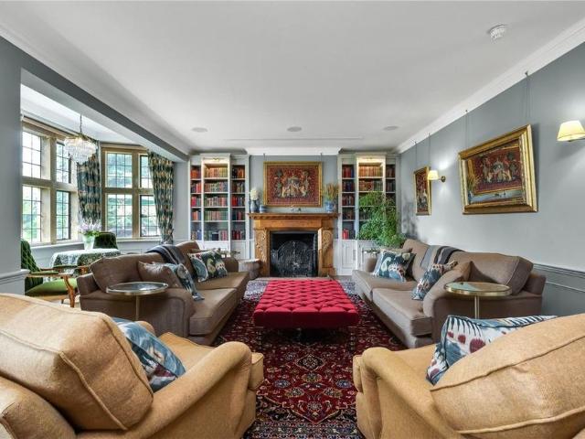8 bedroom detached house to rent
