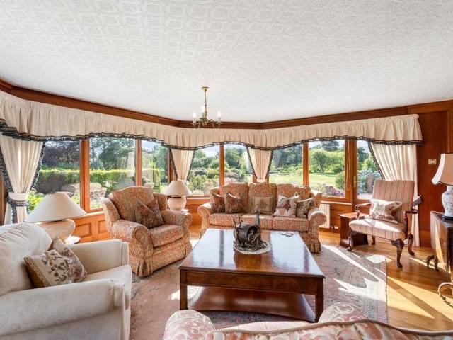 8 bedroom detached house to rent