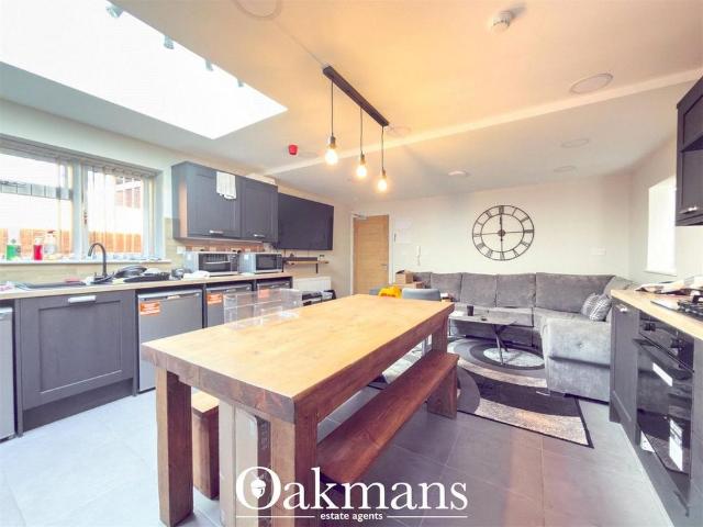 8 bedroom detached house to rent