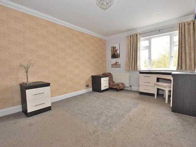 8 bedroom detached house to rent