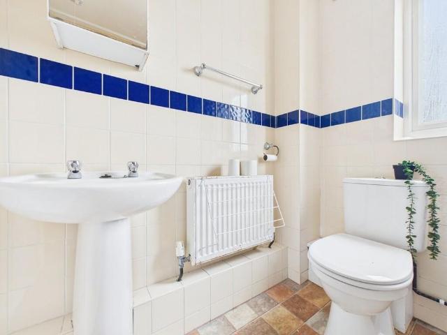 8 bedroom detached house to rent