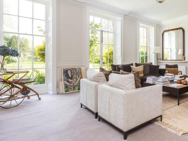 8 bedroom detached house to rent