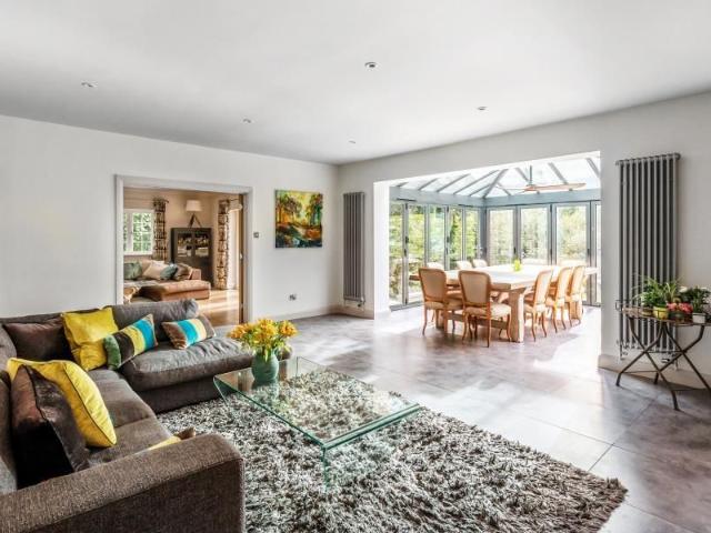 8 bedroom detached house to rent
