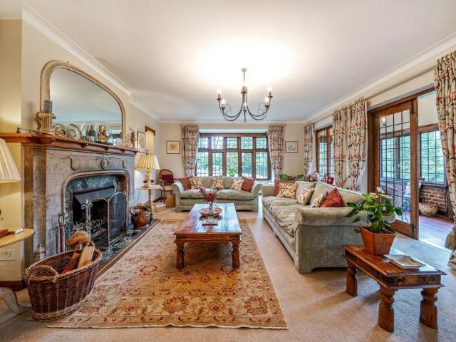 8 bedroom detached house to rent