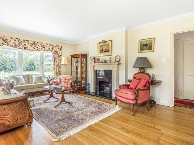 8 bedroom detached house to rent