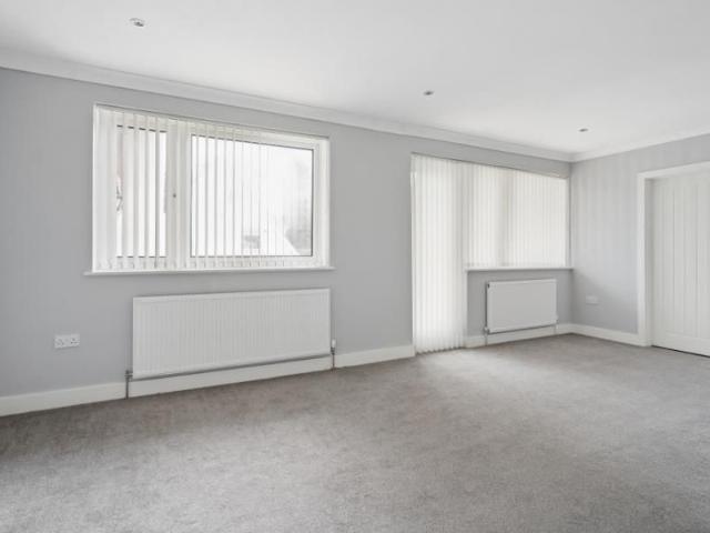 8 bedroom detached house to rent