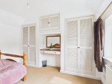 8 bedroom detached house to rent