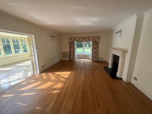 8 bedroom detached house to rent