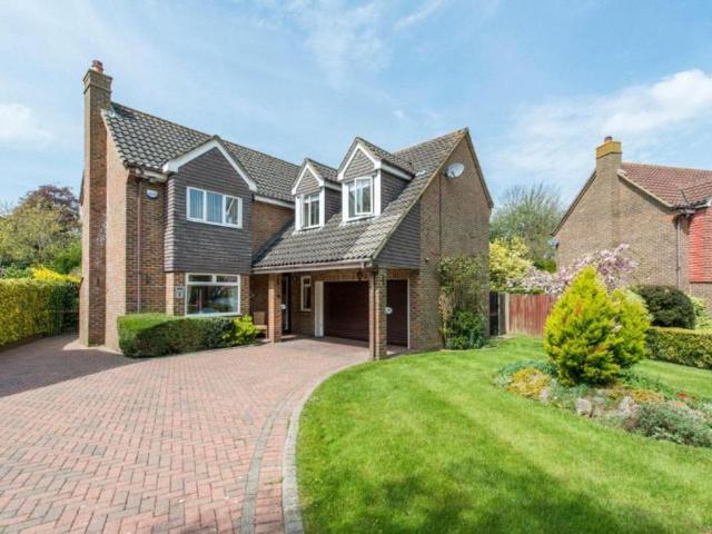 8 bedroom detached house to rent