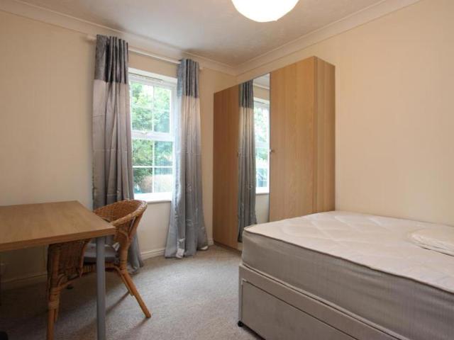 8 bedroom detached to let, Stoke Park, Bristol | Ocean Estate Agents
