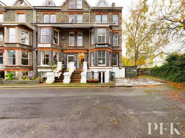 8 Bedroom End Of Terrace House