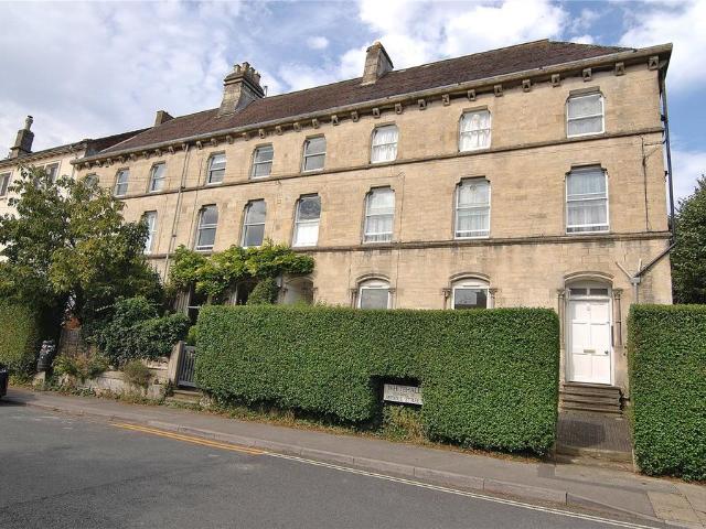 8 bedroom end of terrace house for sale