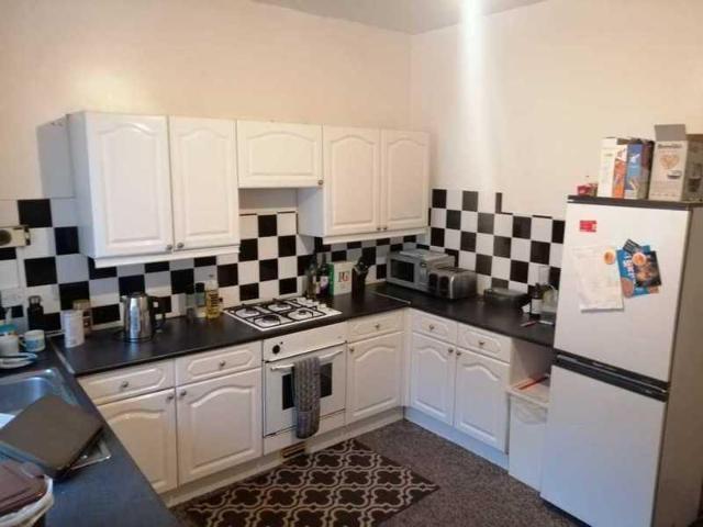 8 bedroom end of terrace house to rent