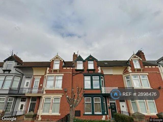 8 bedroom end of terrace house to rent