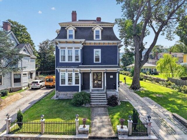 8 bedroom, Fall River MA 02720 105534152