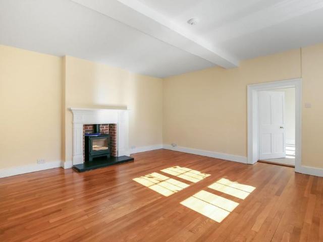 8 bedroom farm house to rent