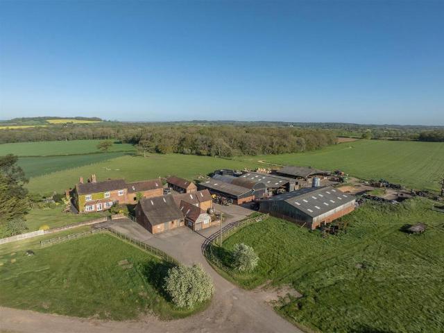 8 bedroom farm house for sale