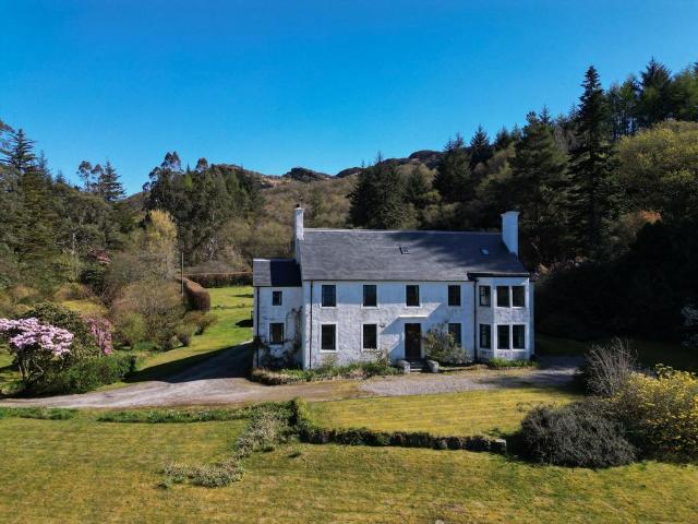 8 bedroom farm house for sale