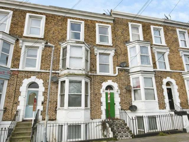 8 Bedroom Flat