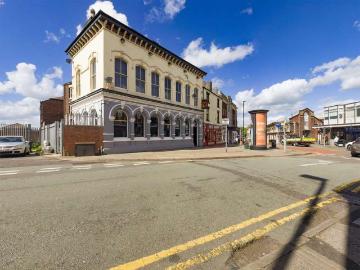 8 Bedroom Flat