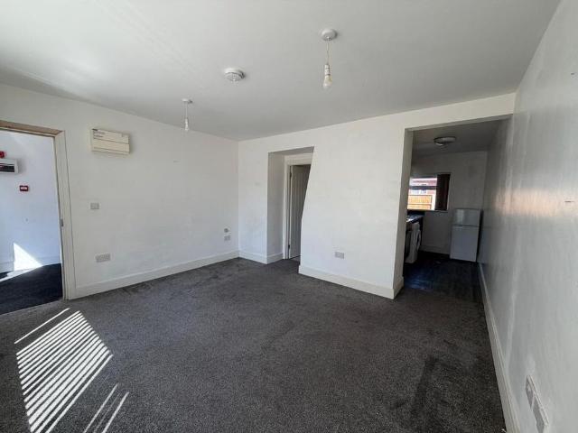 8 bedroom flat to rent