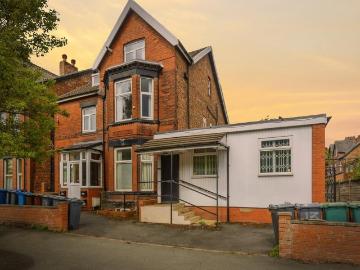 8 bedroom flat for sale