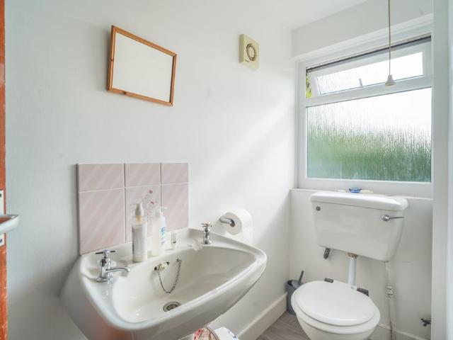 8 bedroom flat for sale