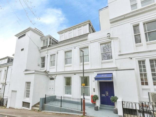 8 bedroom flat for sale