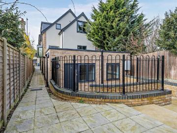 8 bedroom flat for sale