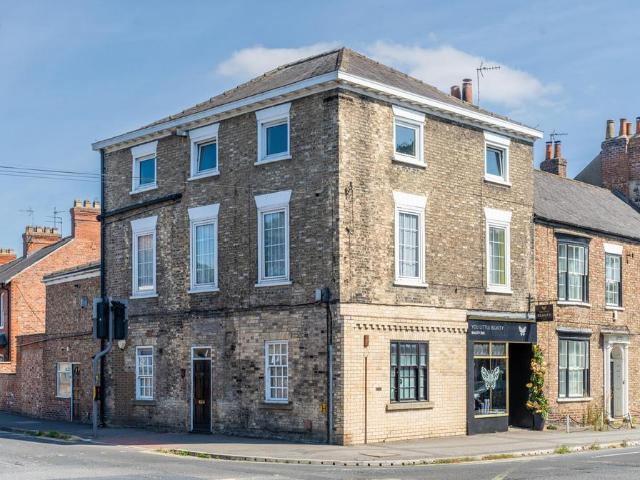 8 bedroom flat for sale