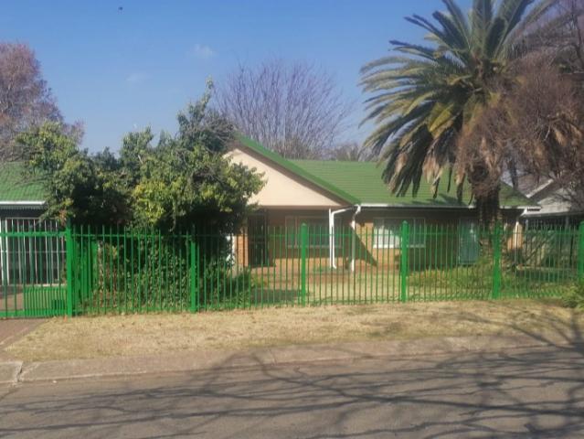 8 Bedroom Freestanding To Let in Fichardt Park