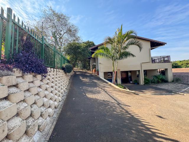 8 Bedroom Freestanding To Let in La Lucia