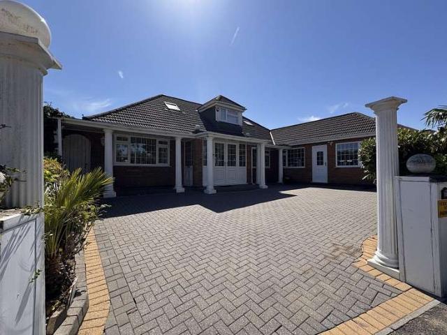 8 Bedroom House