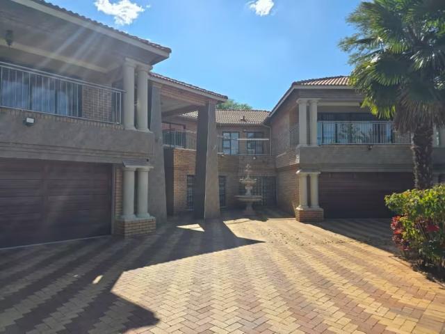 8 Bedroom House Bendor Bendor 103177973
