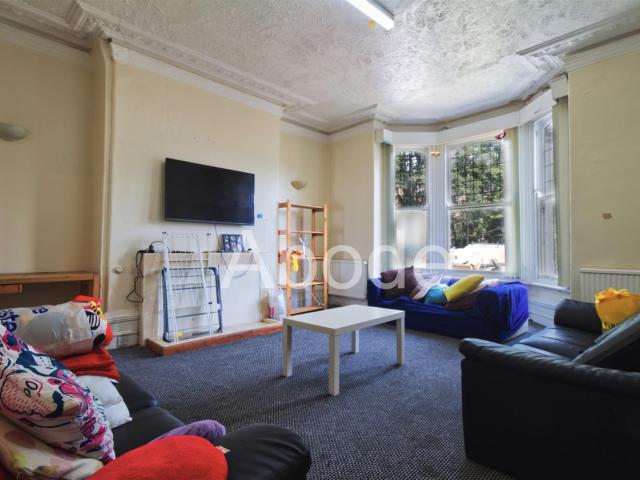 8 Bedroom House for rent at Bainbrigge Road, Headingley, Leeds