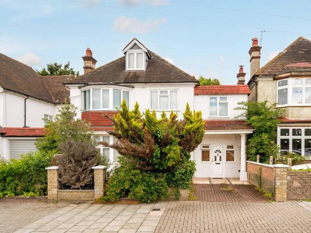 8 bedroom house for sale