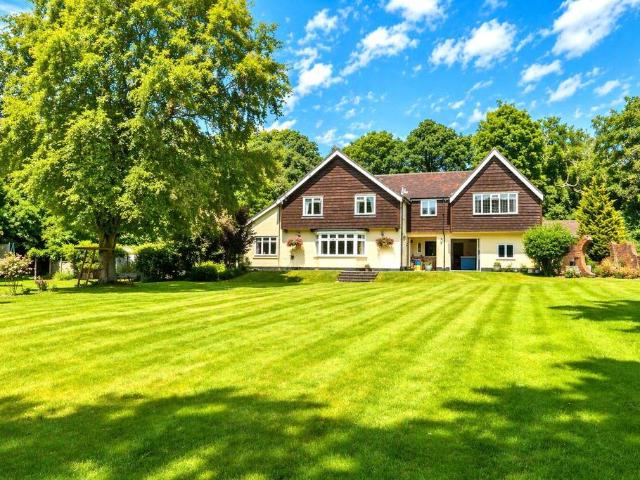 8 bedroom house for sale
