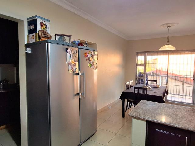 8 Bedroom House For Sale in Caneside