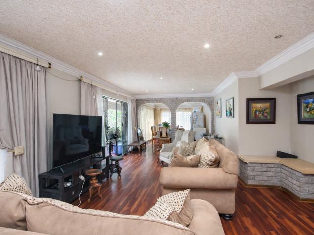 8 Bedroom House For Sale in Amanzimtoti