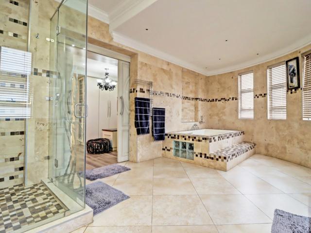 8 Bedroom House For Sale in Boardwalk Meander