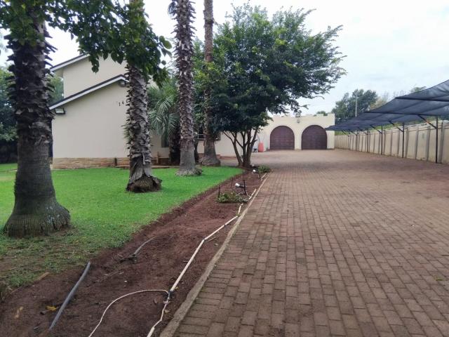 8 Bedroom House For Sale in Balfour