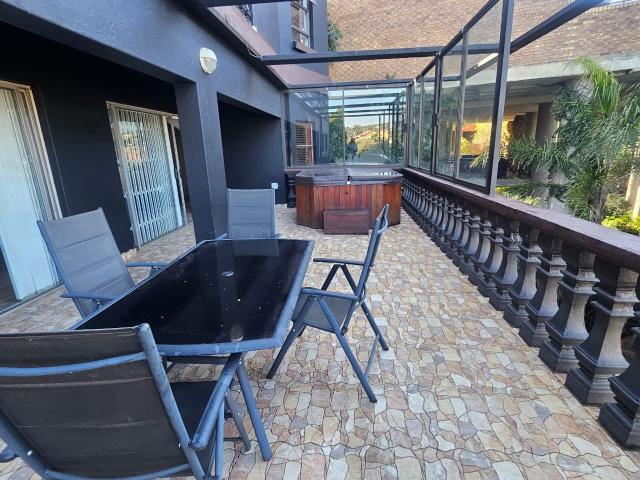 8 Bedroom House For Sale in Bassonia