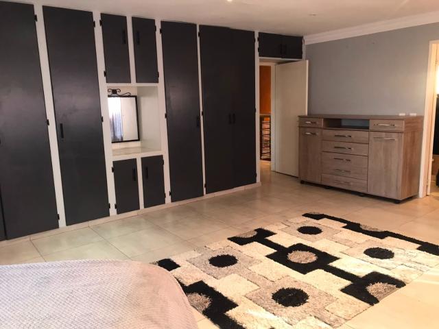 8 Bedroom House For Sale in Bassonia